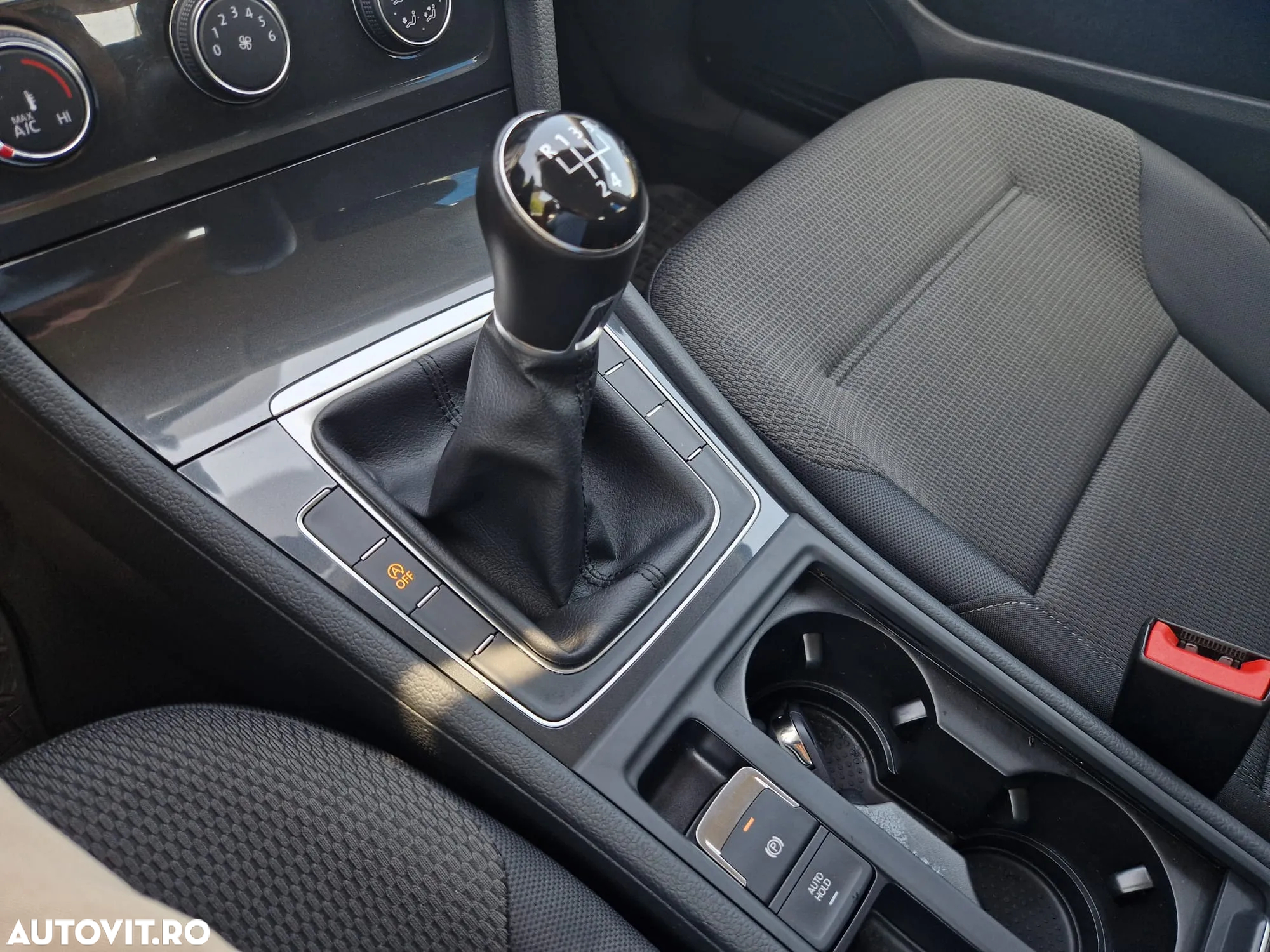 Volkswagen Golf 1.6 TDI Trendline - 17