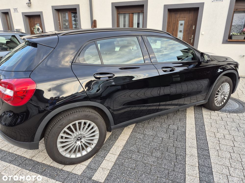 Mercedes-Benz GLA 180 - 12