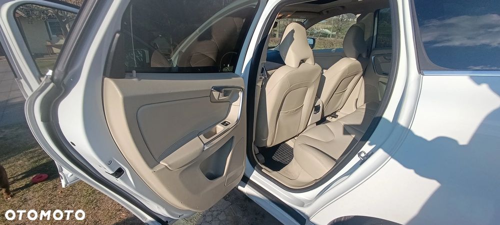 Volvo XC 60 T6 AWD Edition Pro - 24