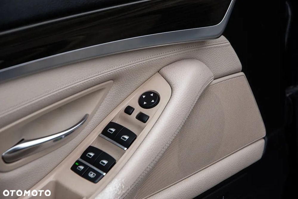BMW Seria 5 520d Luxury Line - 34