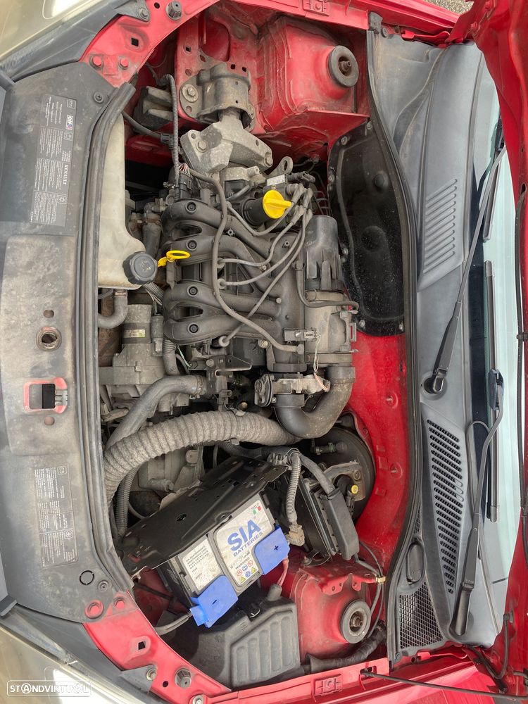 Renault Clio 1.2 16V Confort Authentique - 4