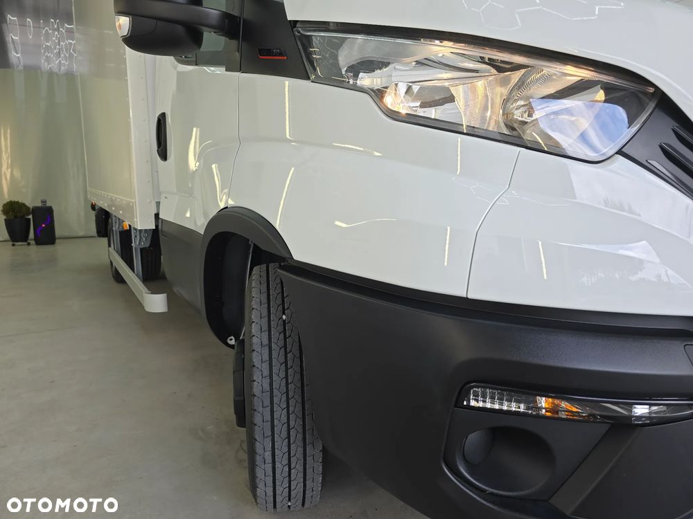 Iveco DAILY 35C16 / 50C16 KONTENER 8PALET WINDA DHOLLANDIA 750Kg 41Tyś km SERWIS ASO IVECO DO OSTATNIEGO Km STAN NOWY NOWY NOWY NA GWARANCJI BOGATA OPCJA WYPOSAŻENIA ASYSTENTY KIEROWCY TEMPOMAT KLIMA KAMERA COFANIA FOTEL KIEROWCY PNEŁMATYCZNY - 39