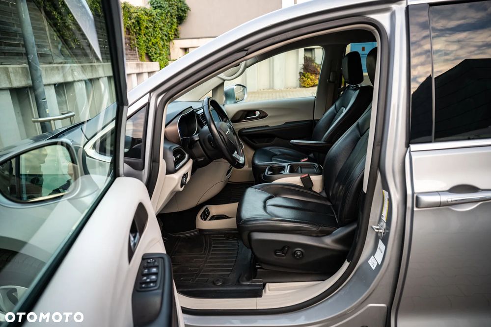 Chrysler Pacifica - 13