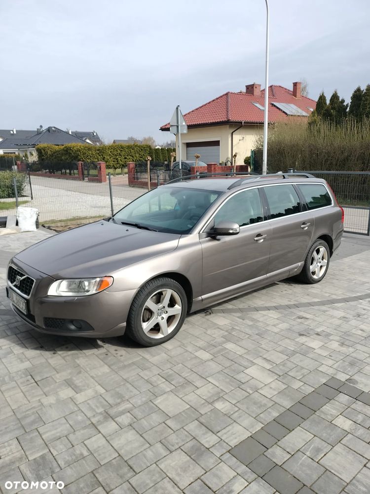 Volvo V70 D5 AWD Summum - 1