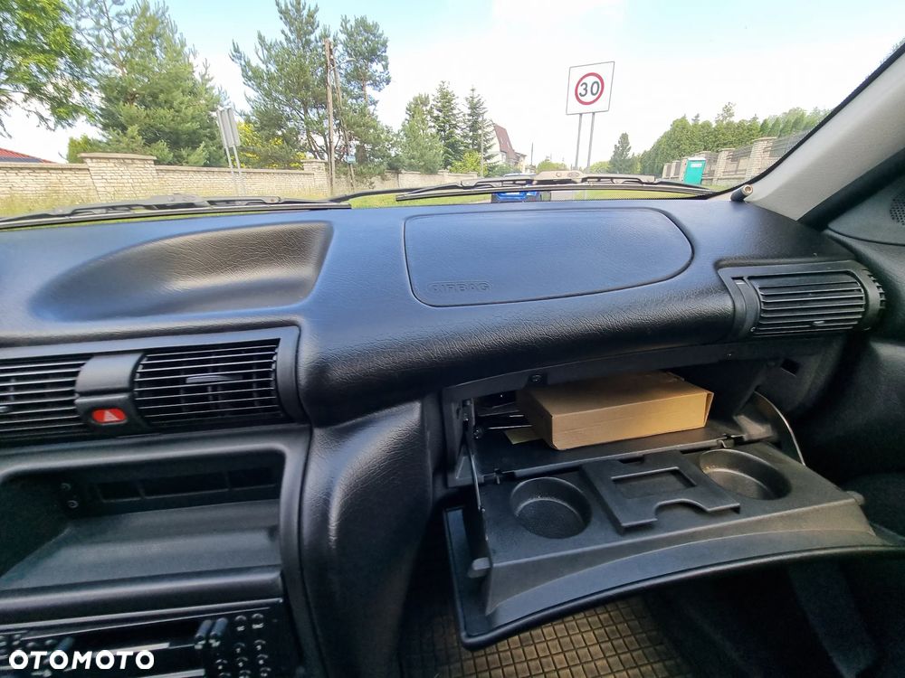 Opel Astra 1.6 GL - 26