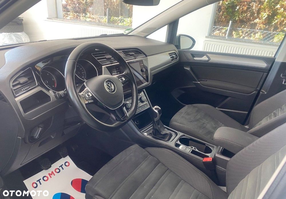 Volkswagen Touran - 19