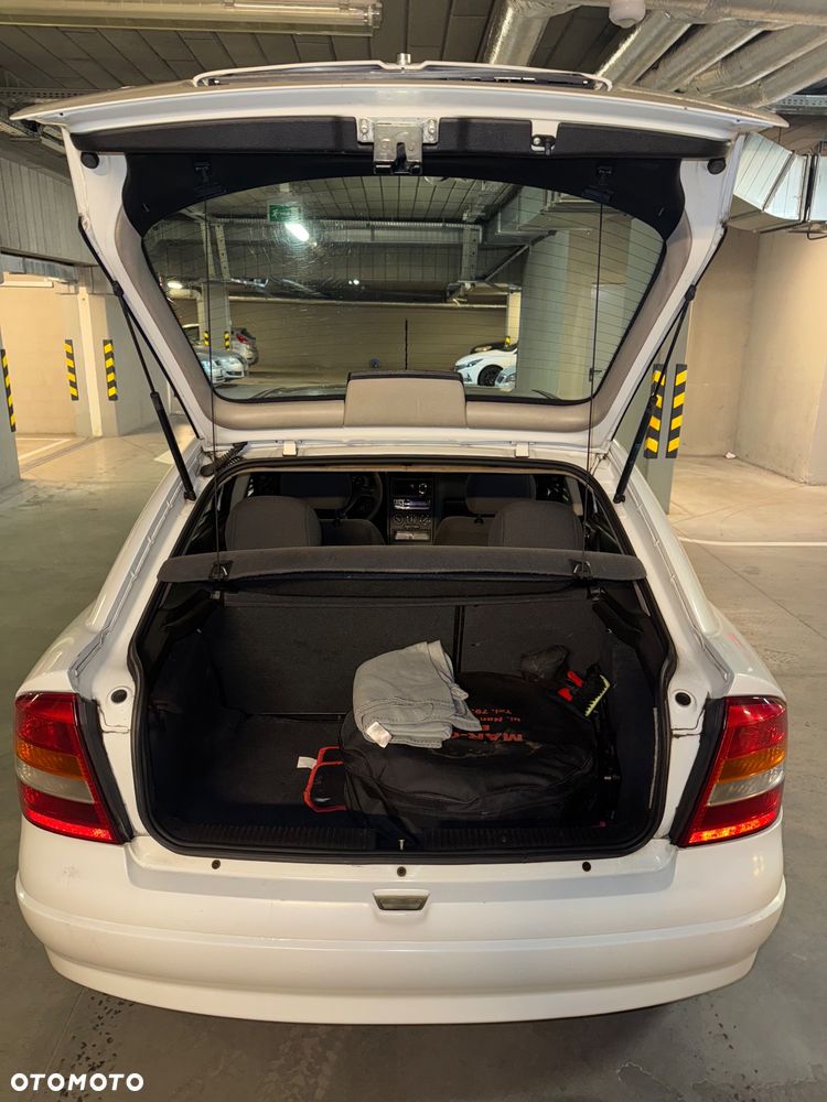 Opel Astra 1.4 GL / Club - 9