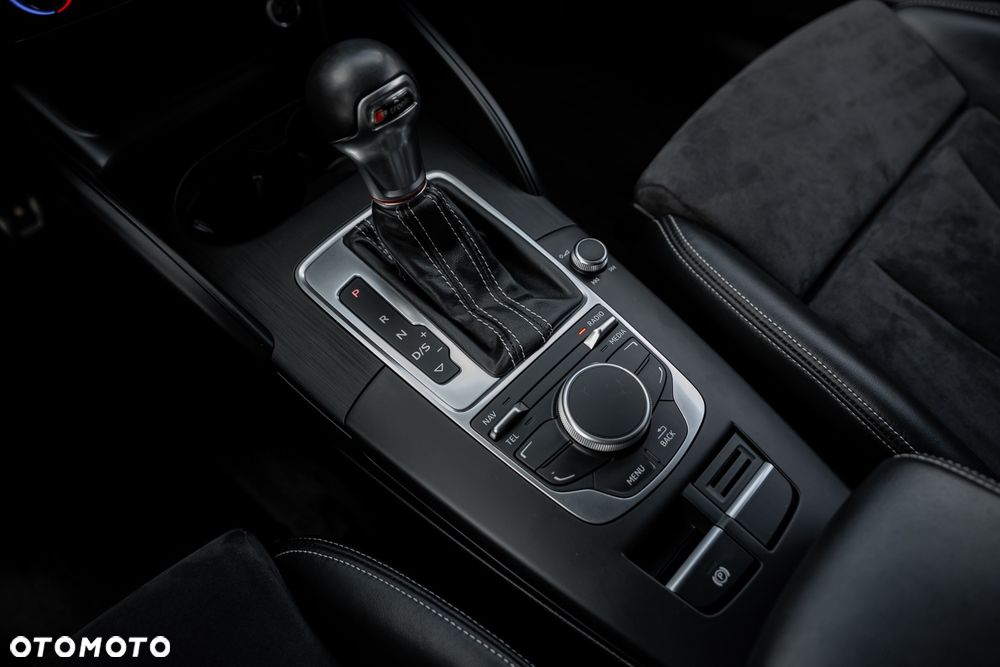 Audi S3 Sportback S tronic - 32