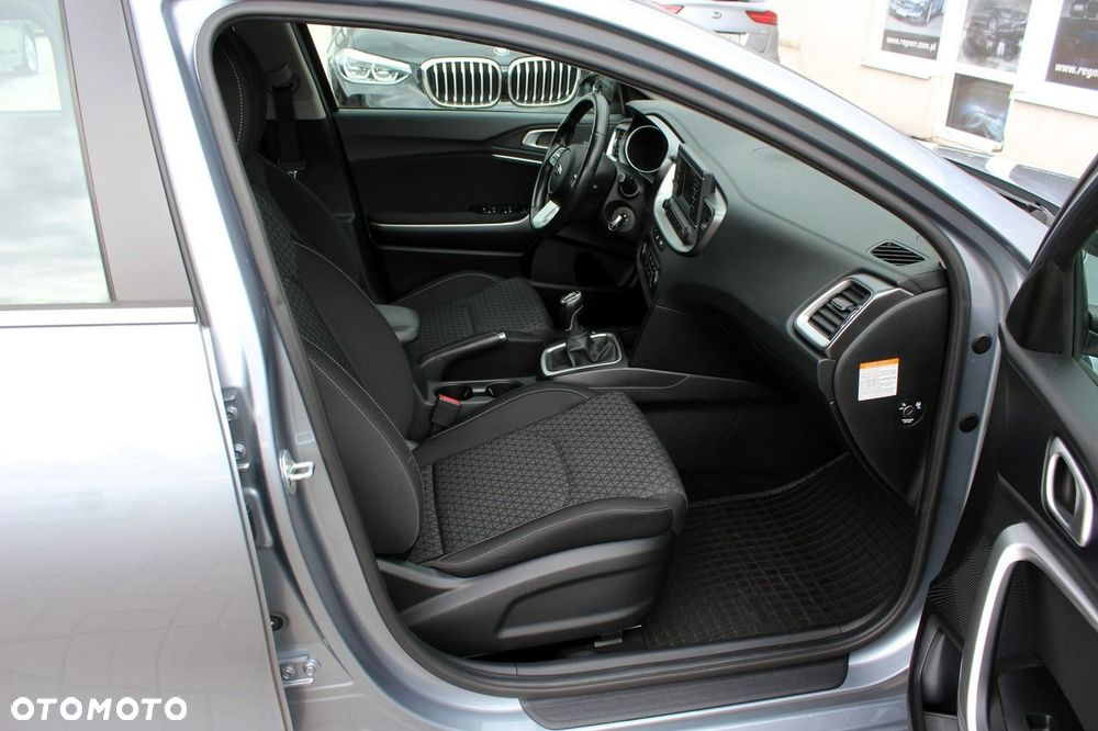 Kia Ceed 1.6 CRDi mHEV M - 10