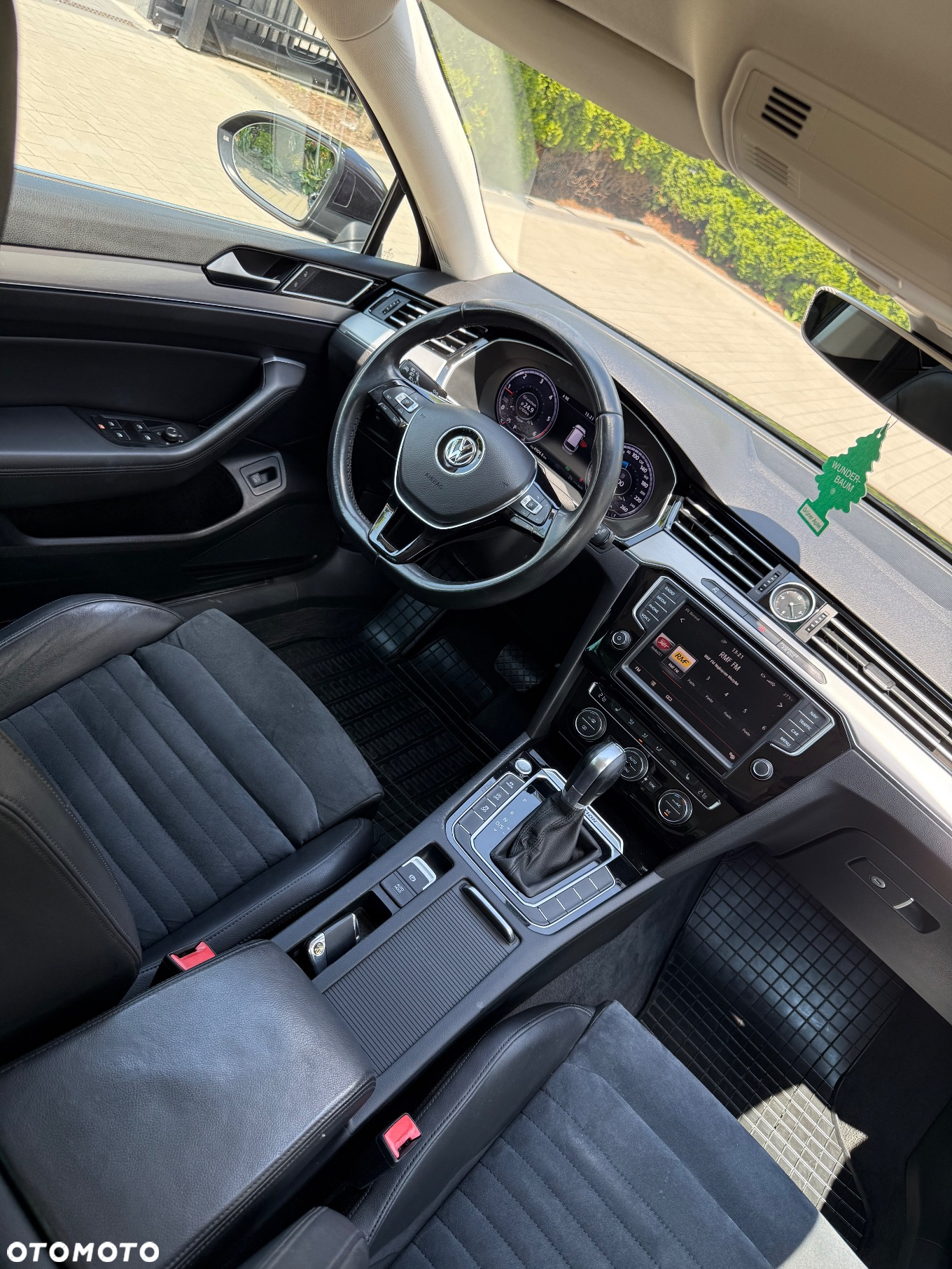 Volkswagen Passat 2.0 TDI BMT 4Mot Highline DSG - 9