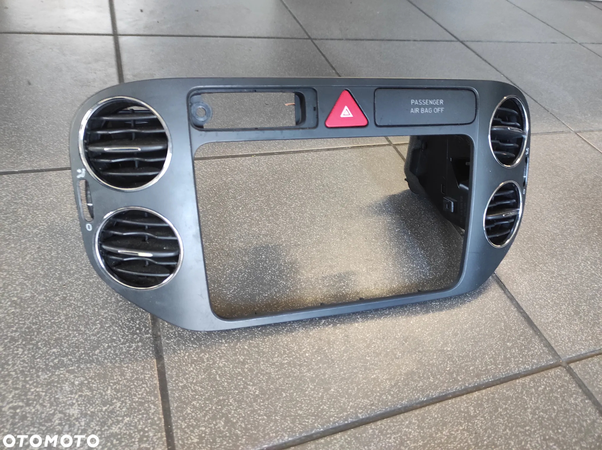 KRATKI KRATKA NAWIEWU RAMKA OBRAMOWANIE RADIA VW GOLF 5 PLUS 5M0858071J WYSYŁKA !!!!! - 2
