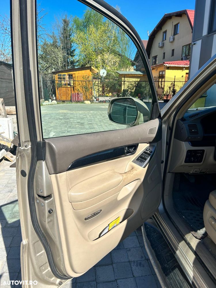 Toyota Land Cruiser - 4