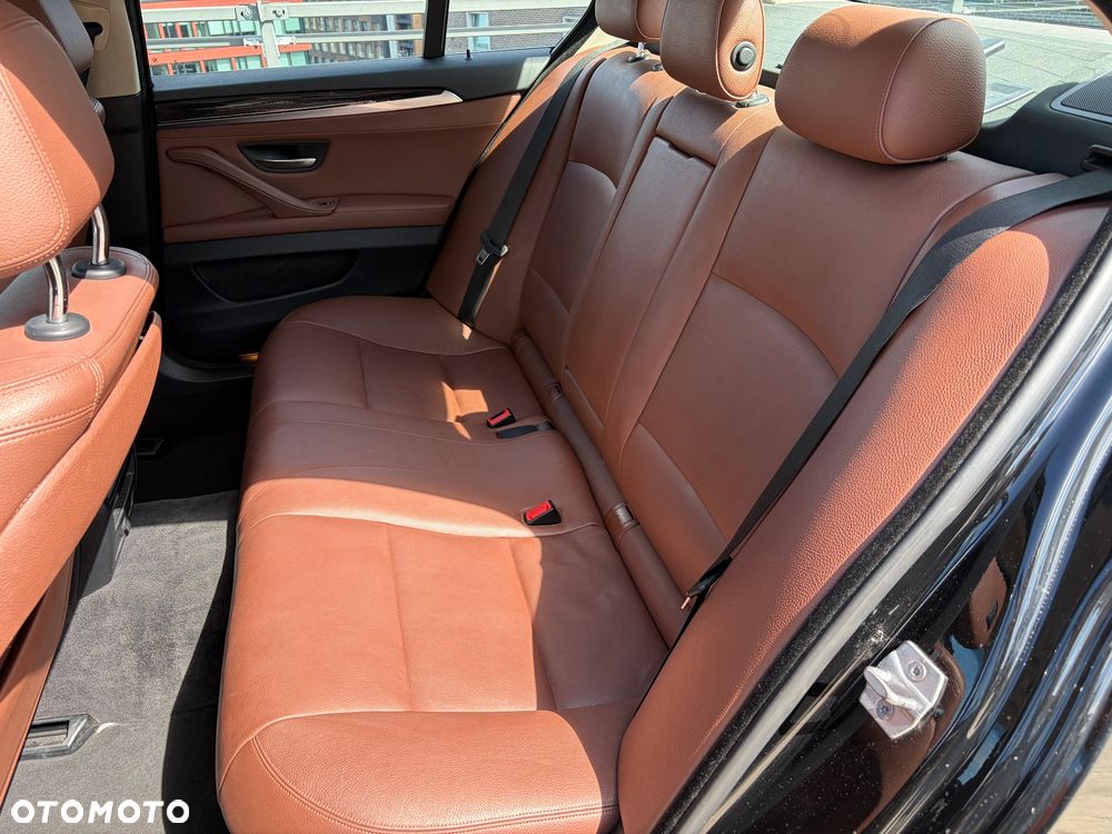 BMW Seria 5 528i Luxury Line - 11