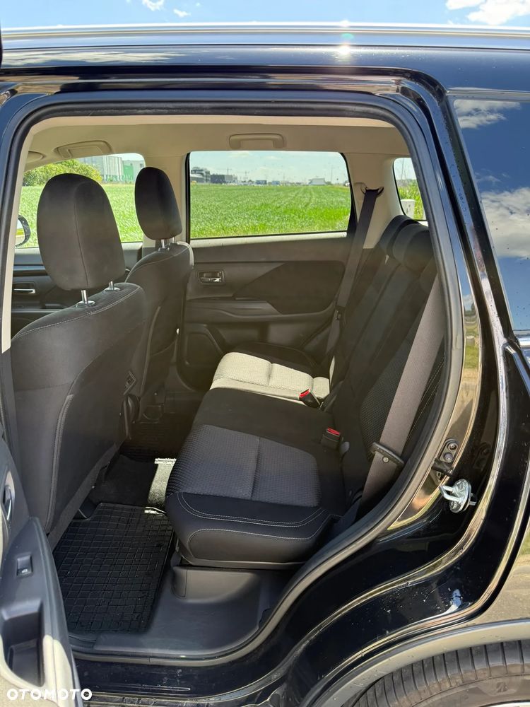 Mitsubishi Outlander 2.0 Instyle + 4WD CVT - 13