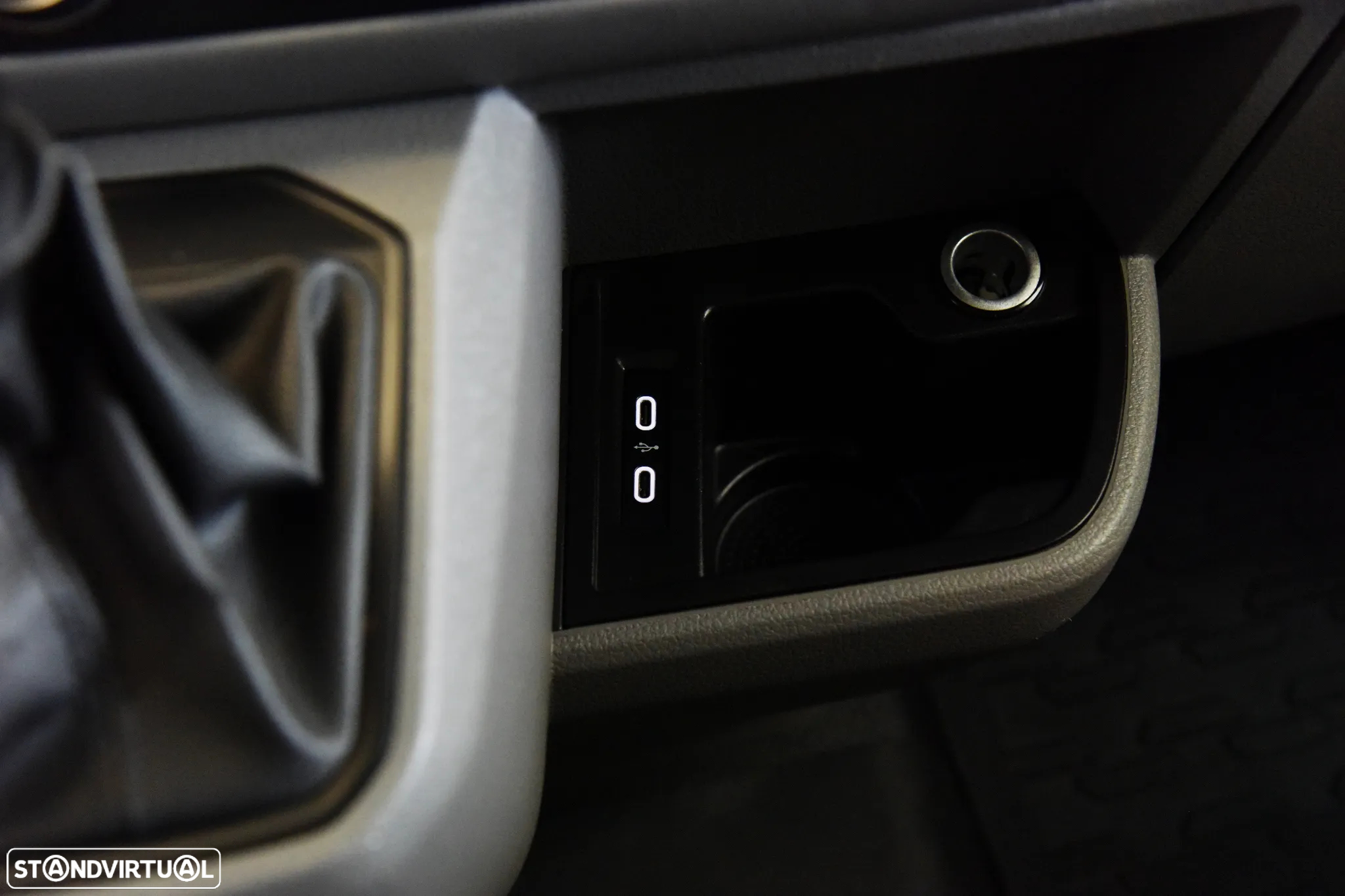 VW Transporter 2.0 TDI Business DSG - 16