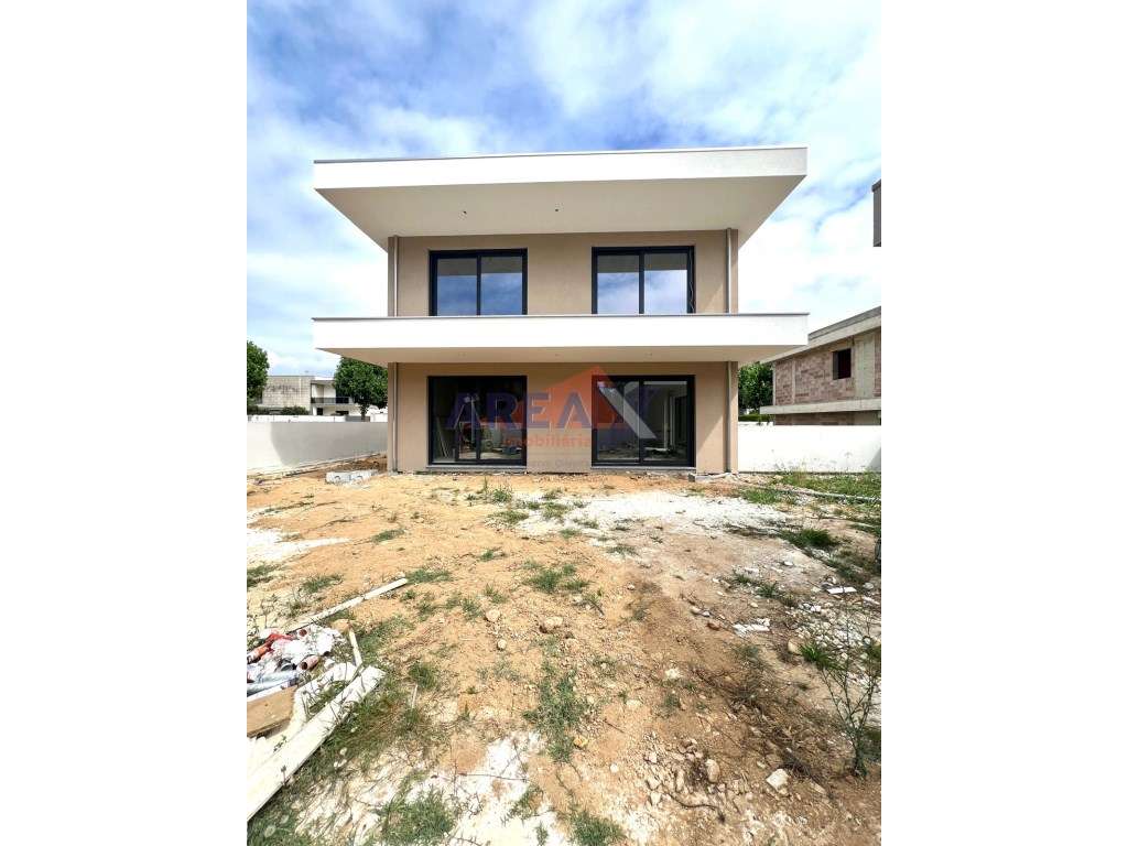 Moradia Isolada, T4, de Arquitetura Moderna - Grande imagem: 2/24