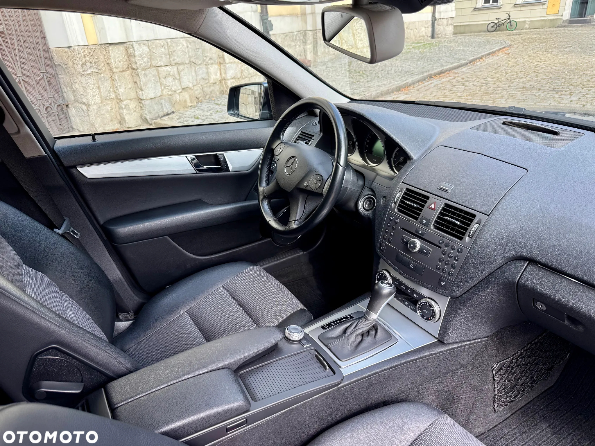 Mercedes-Benz Klasa C 250 CGI T Automatik BlueEFFICIENCY Avantgarde - 25