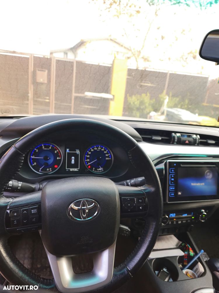 Toyota Hilux - 8