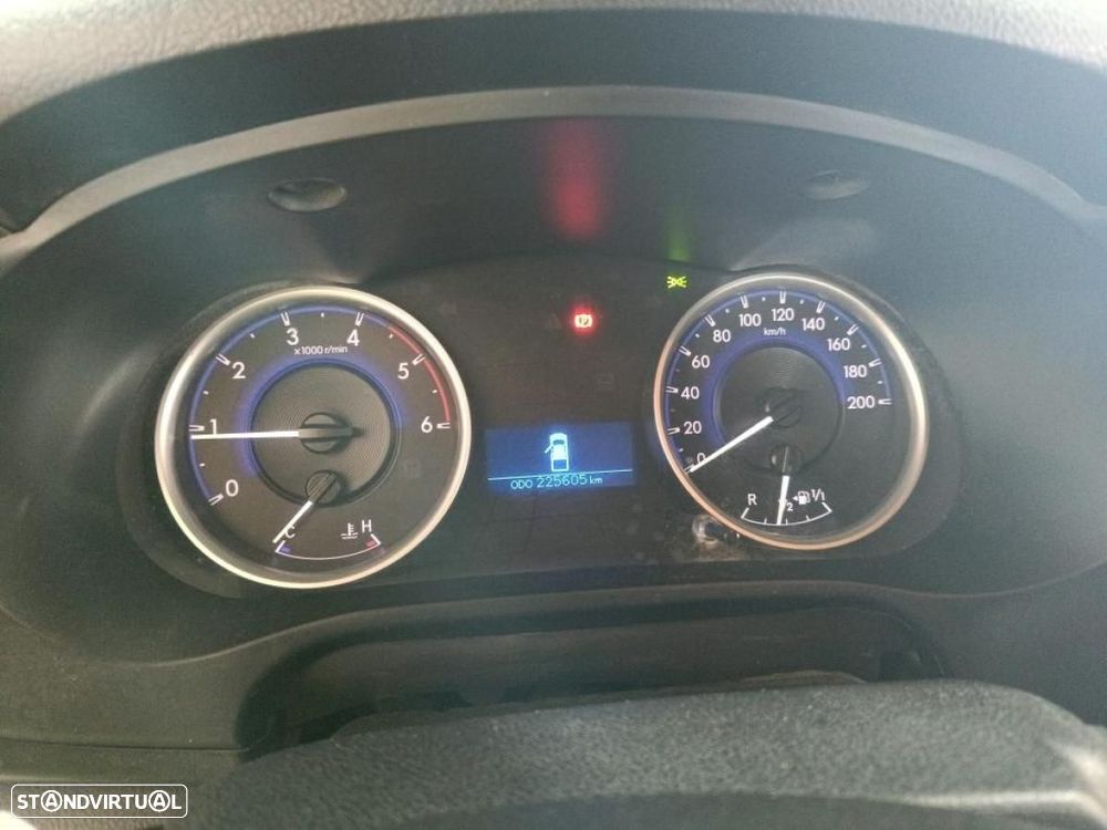 Toyota Hilux 2.4 D-4D 4WD CE 3L c/iva - 6