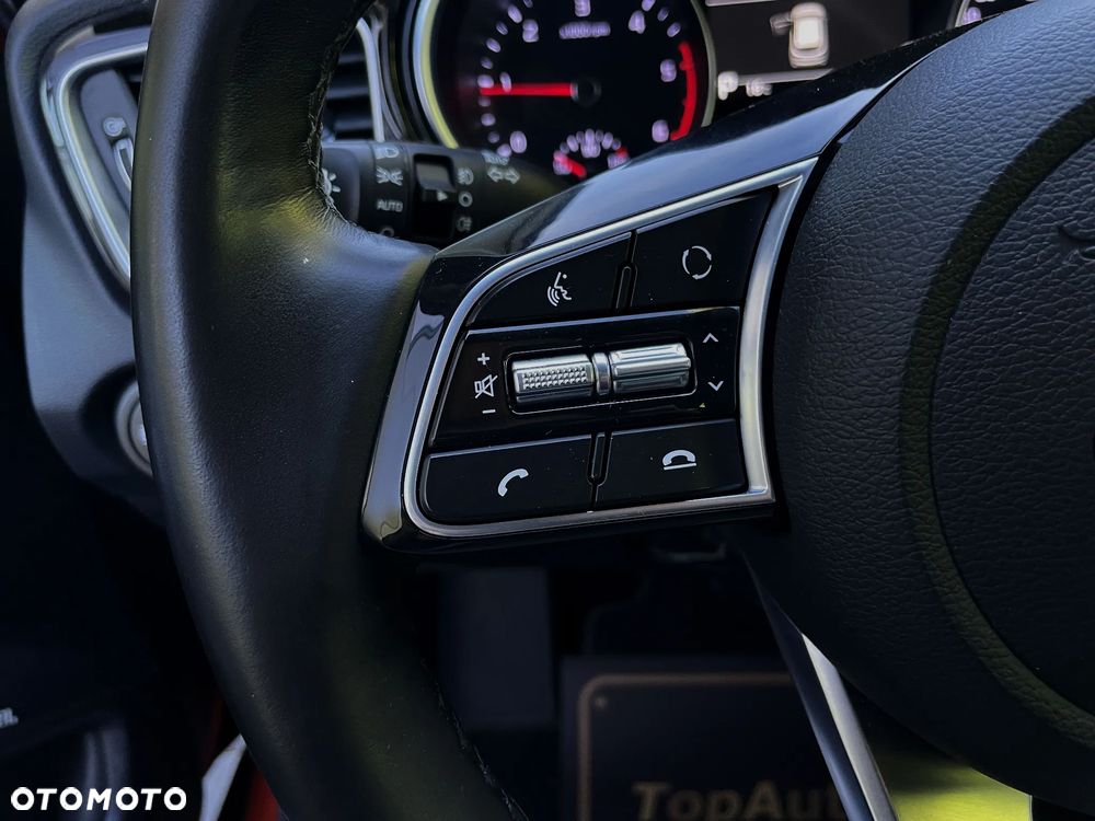 Kia XCeed 1.6 CRDi SCR L Business Line DCT - 24