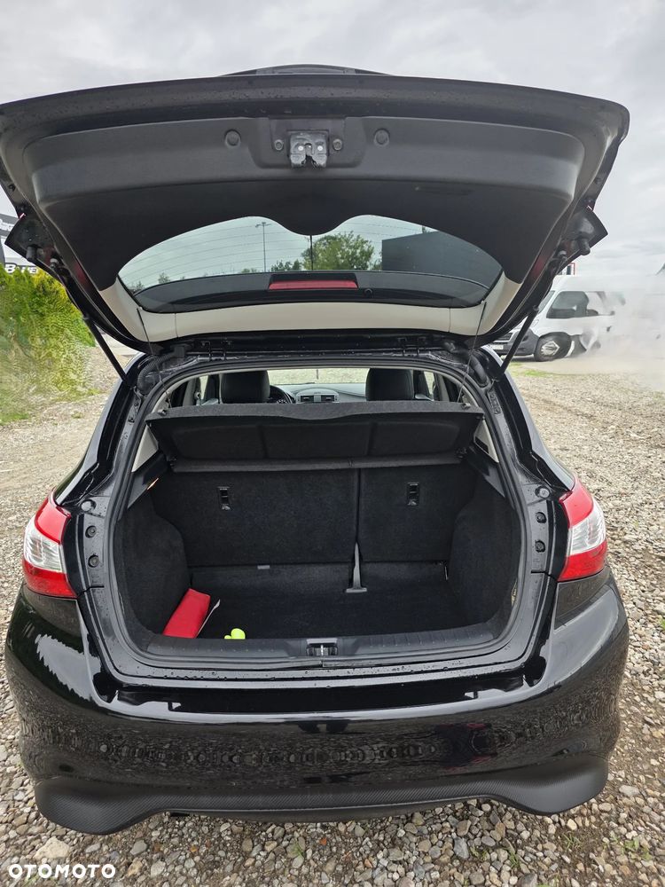 Nissan Pulsar 1.2 DIG-T Tekna EU6 - 19