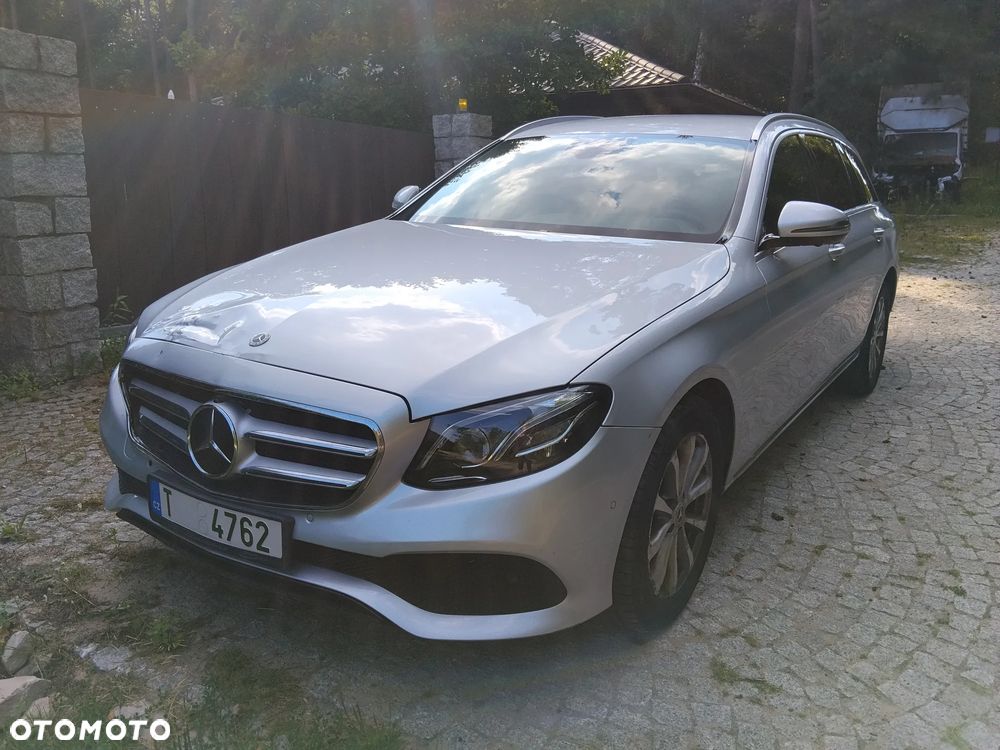 Mercedes-Benz Klasa E 220 d 4-Matic Business Edition 9G-TRONIC - 2