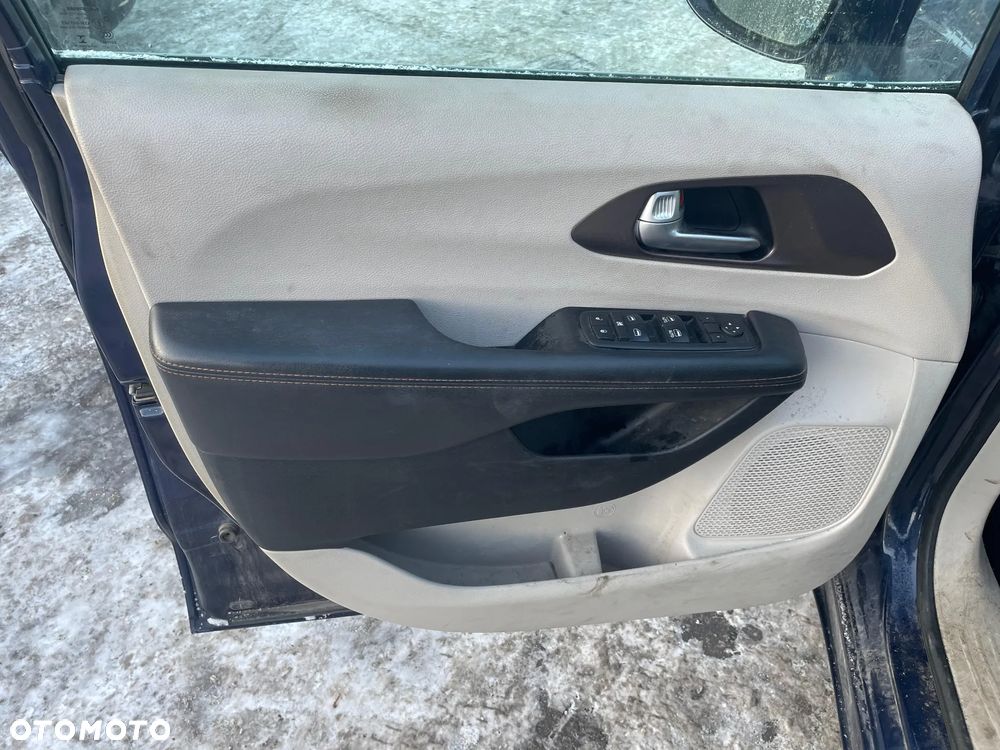 Chrysler Pacifica - 12