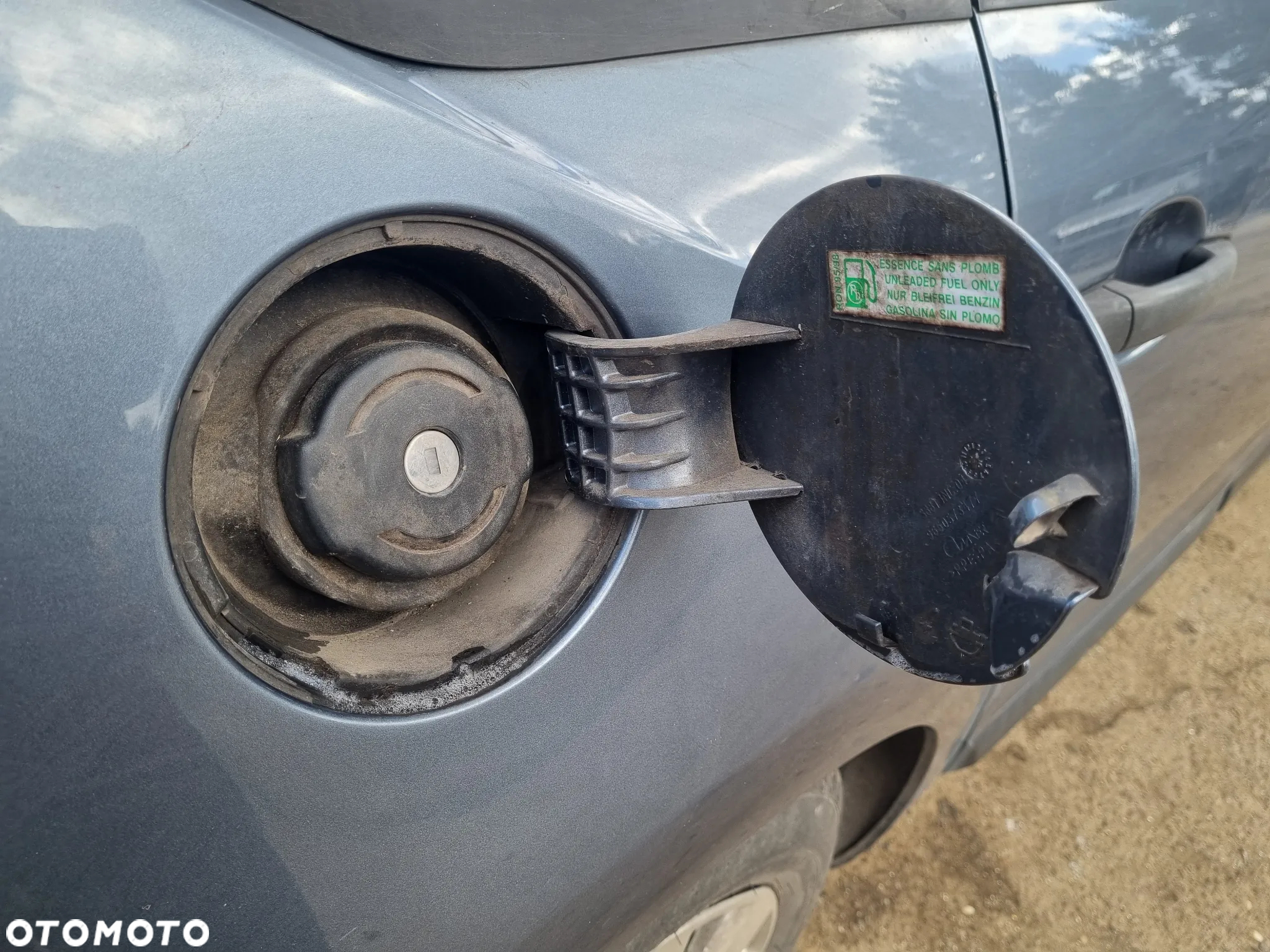 CITROEN C4 I 04-08 2005 r. 5D HB EZW klapka wlewu paliwa * - 2