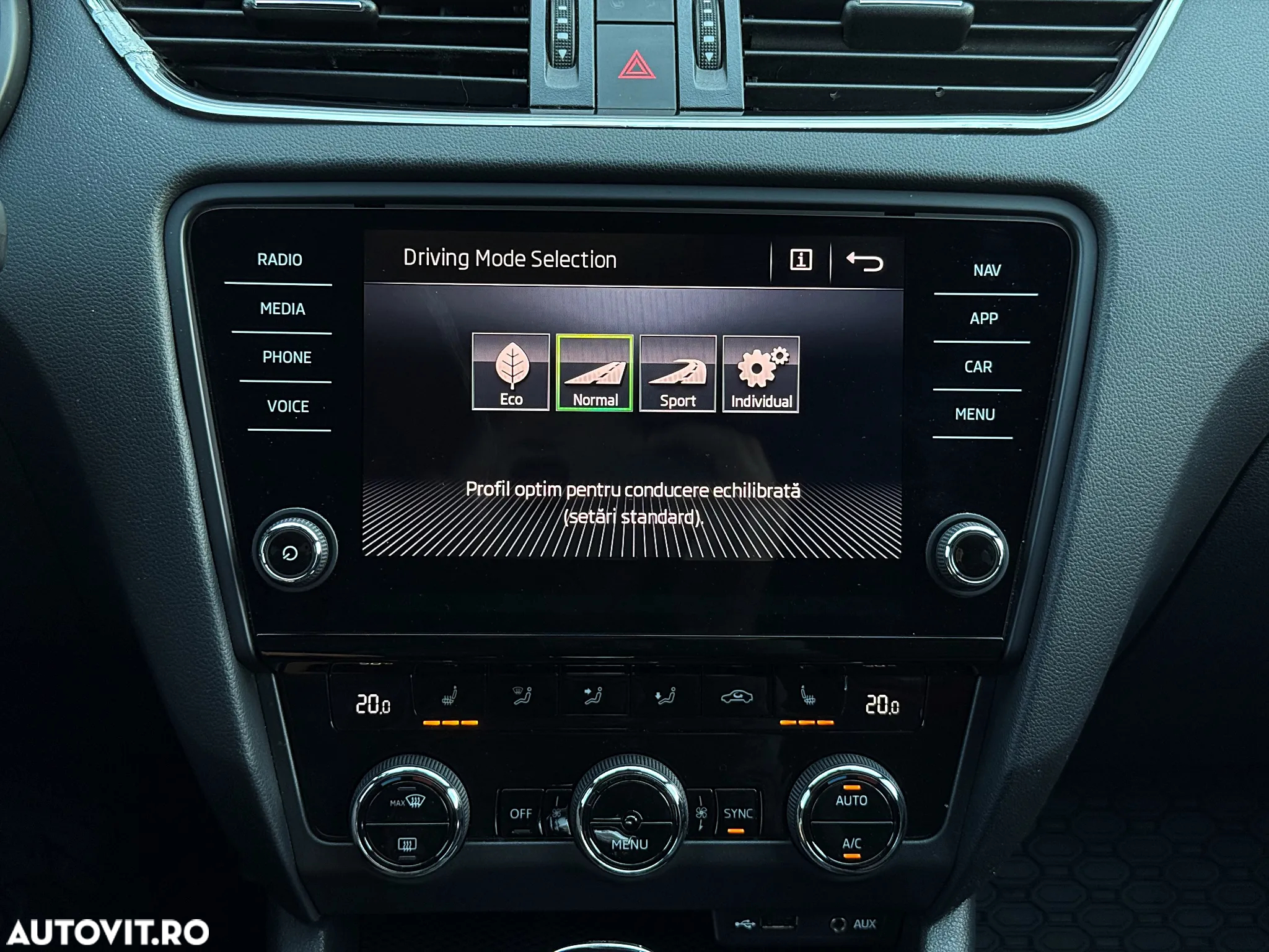 Skoda Octavia 2.0 TDI DSG RS - 22