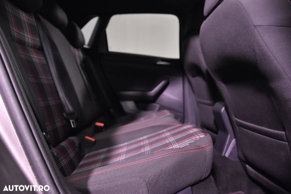Volkswagen Polo 2.0 TSI DSG GTI - 12