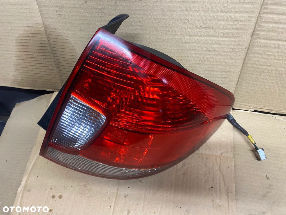 LAMPA TYLNA PRAWA KIA RIO I LIFT - 2