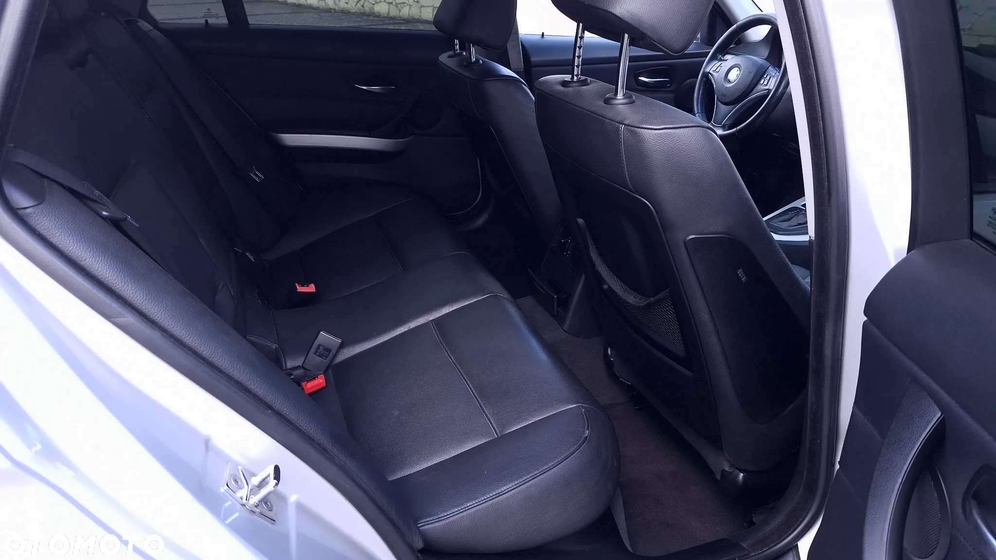 BMW Seria 3 320d DPF Touring - 18