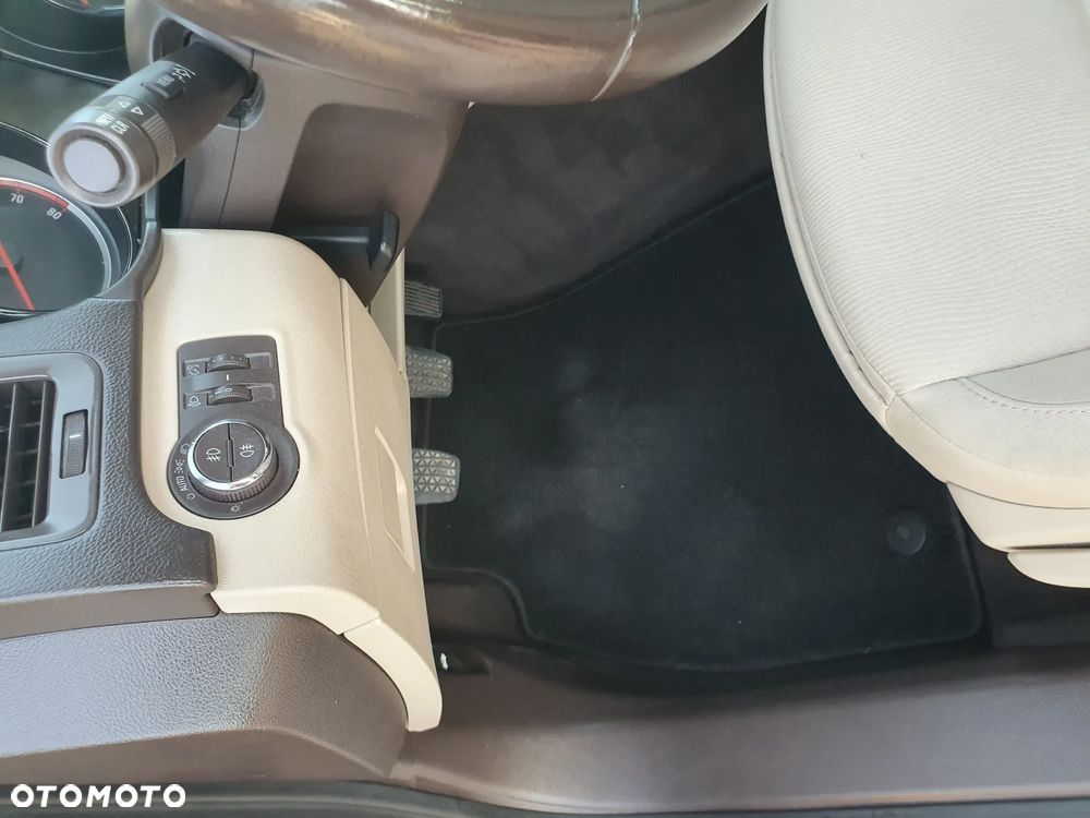 Opel Insignia - 13