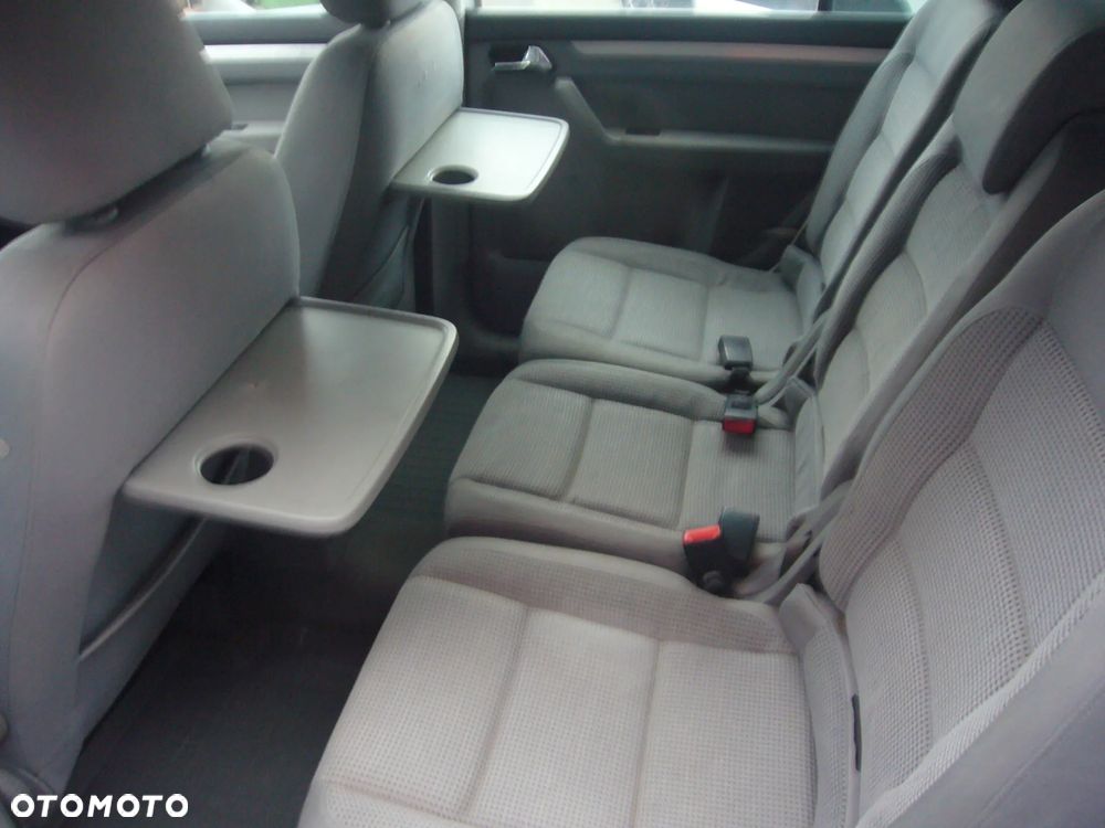 Volkswagen Touran 2.0 TDI DPF Highline - 13