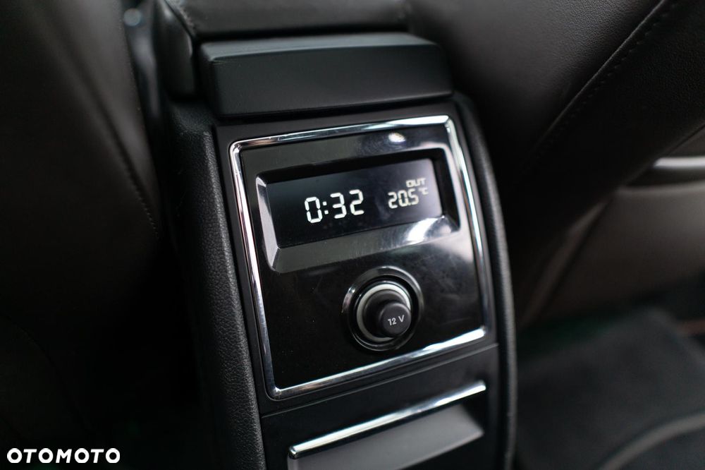 Skoda Superb 2.0 TDI L&K DSG - 27