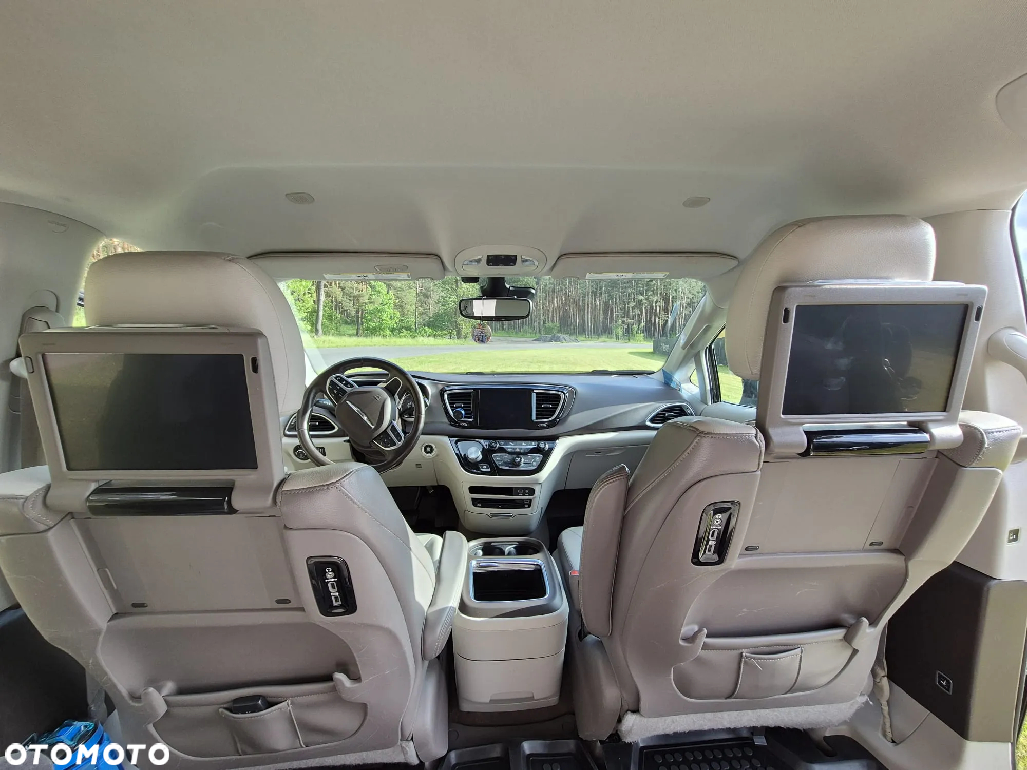 Chrysler Pacifica - 12