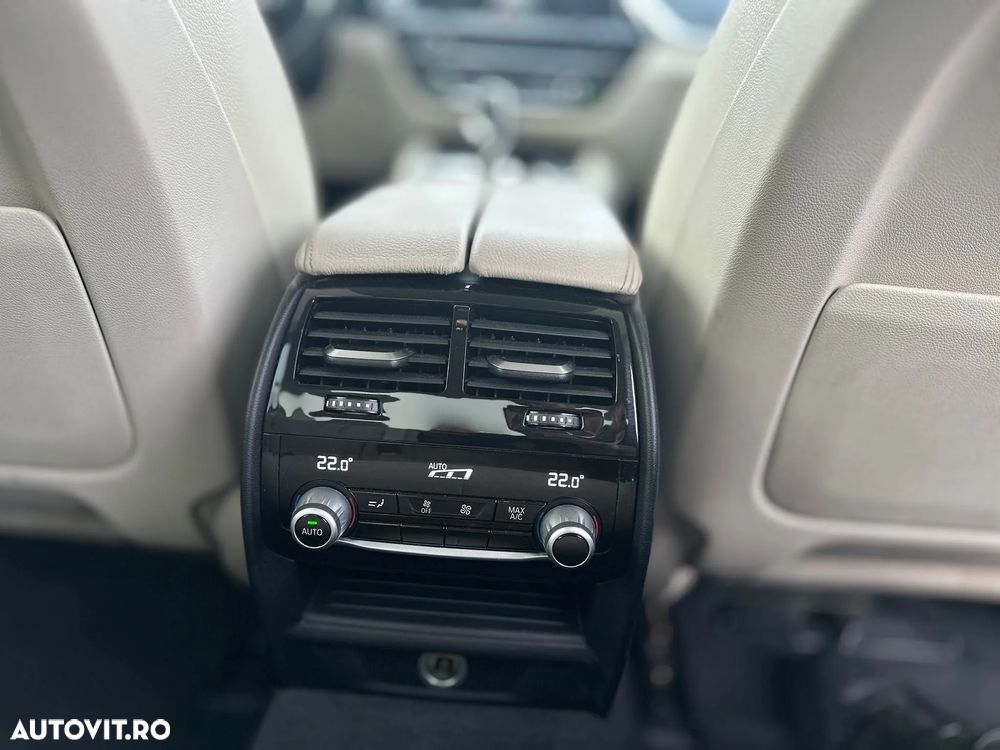 BMW Seria 5 540i xDrive AT - 12