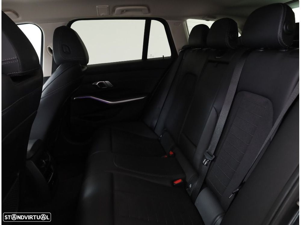 BMW 318 d Touring Line Sport Auto - 25