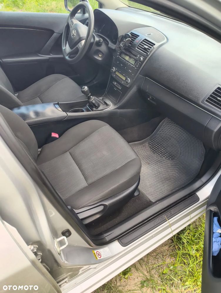Toyota Avensis 1.6 Luna - 8