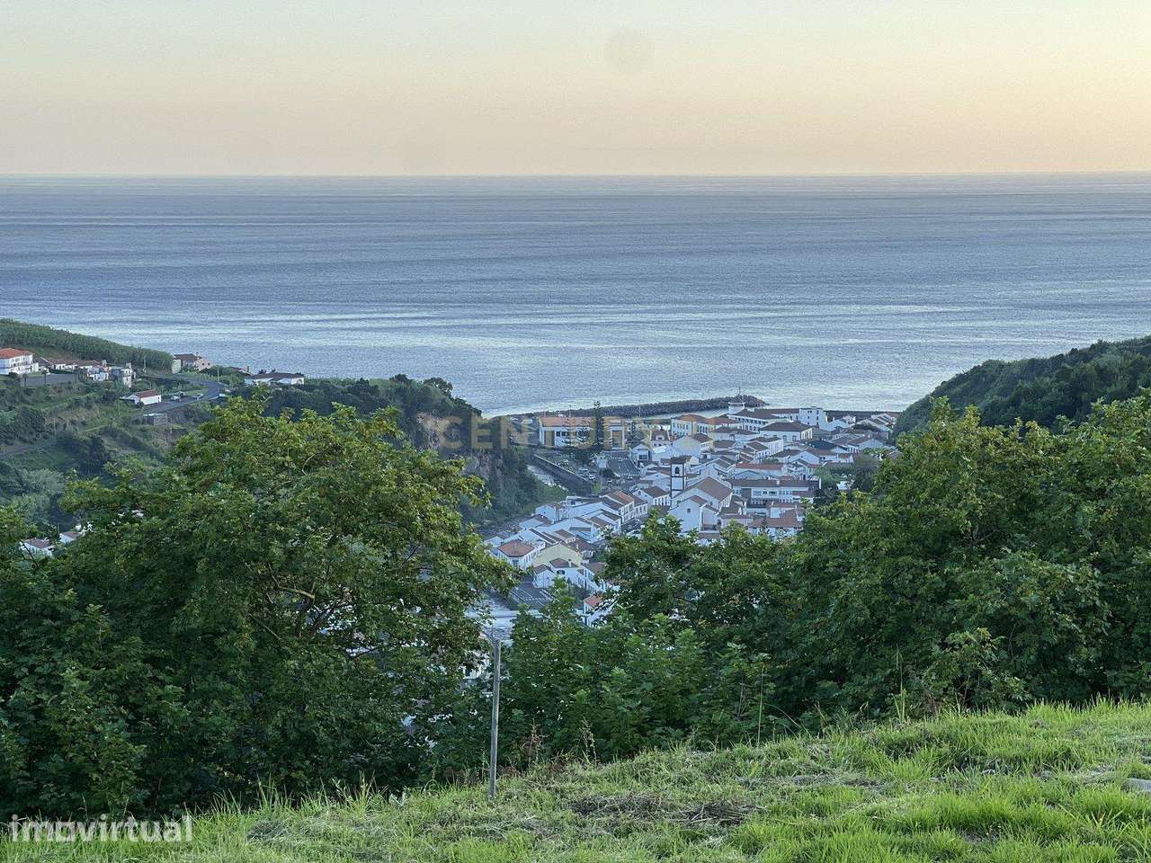 Terreno com vista mar e montanha com projeto aprovado. - Grande imagem: 2/16