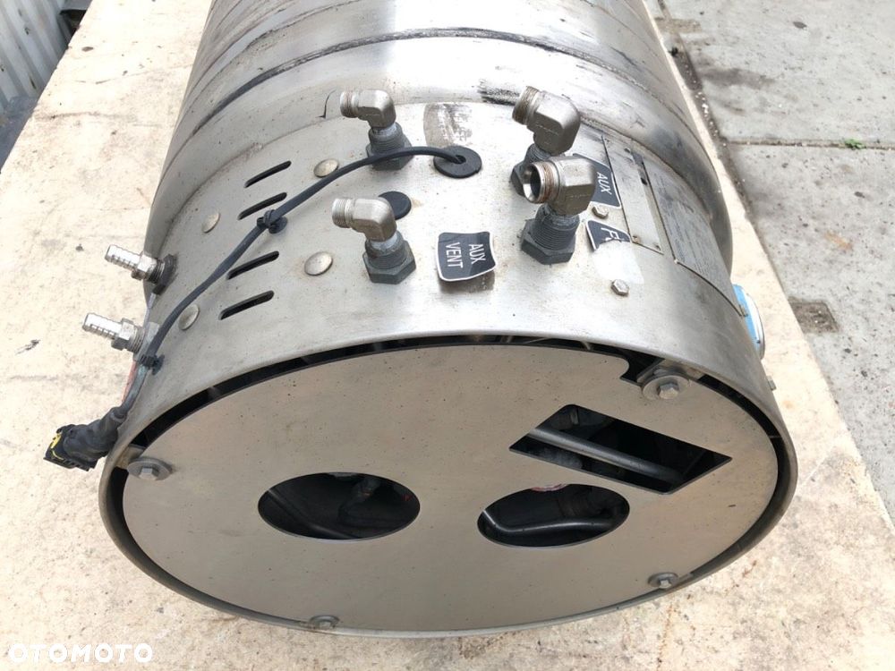 ZBIORNIK PALIWA GAZU LNG  SCANIA L,P,G,R,S - series 2016 - 2022 R410 302 kW [411 KM] 8x4/4 2017 - 4