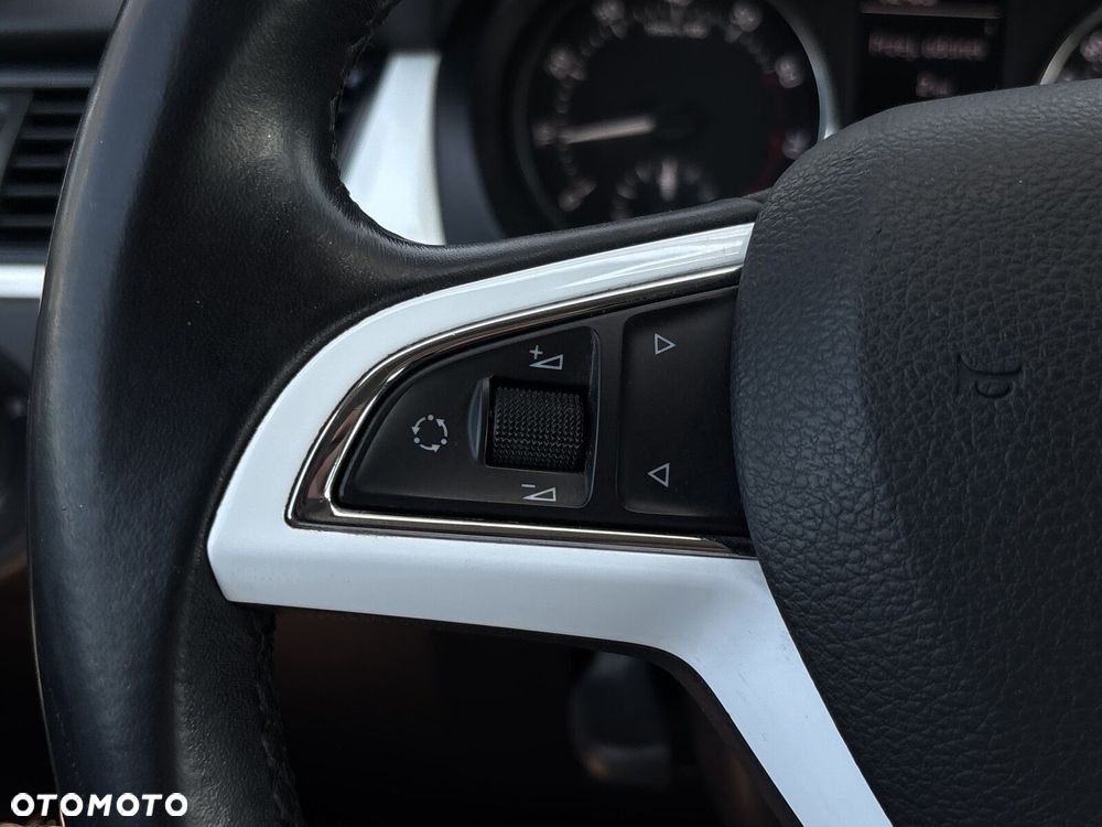Skoda RAPID 1.2 TSI Ambition - 17