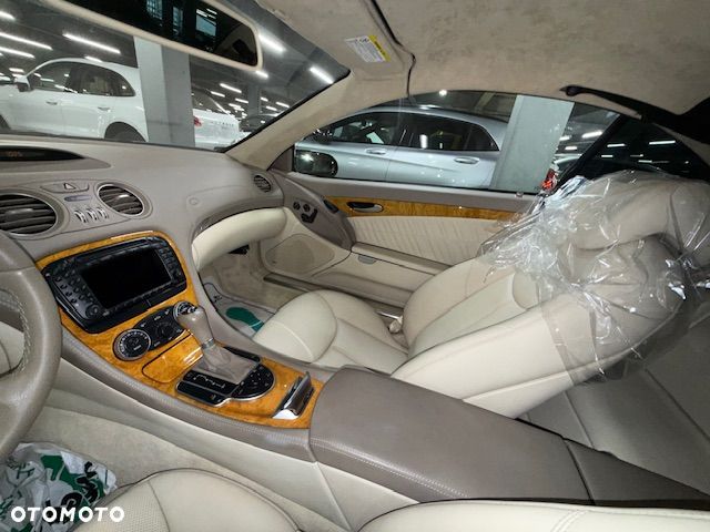 Mercedes-Benz SL - 25