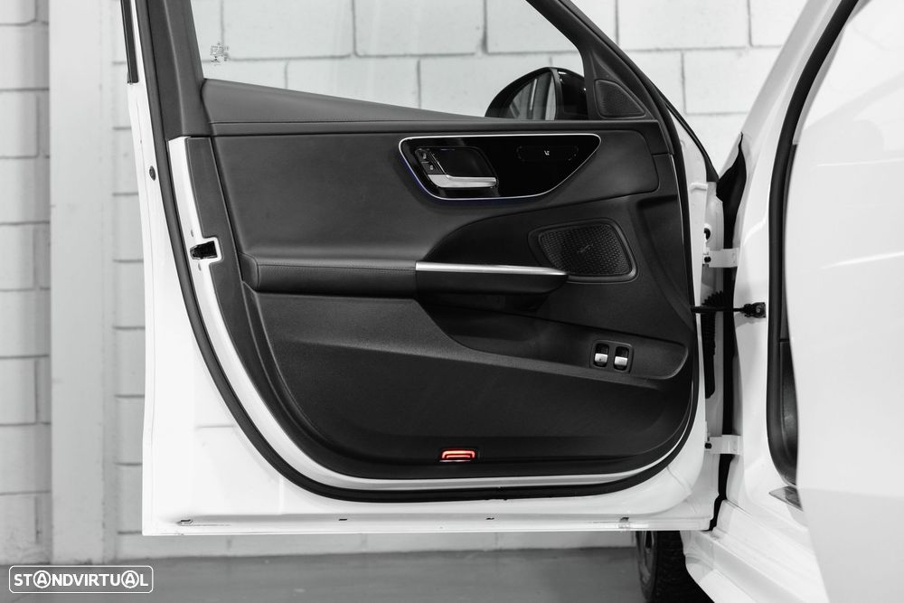 Mercedes-Benz C 300 e AMG Line - 29