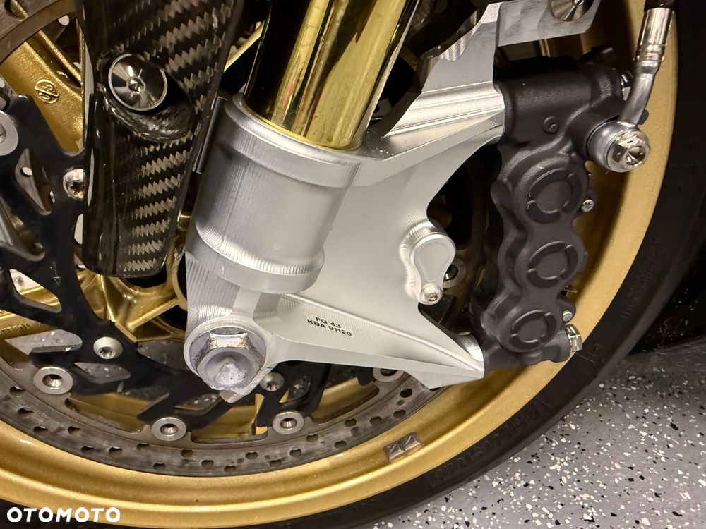 Yamaha R1 - 26