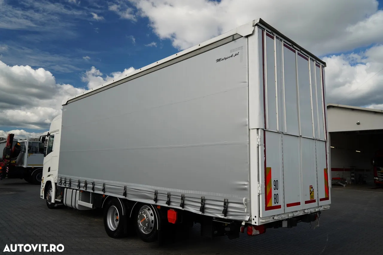 Scania R 450 / MEGA / 6x2 / CORTINĂ - 8,2 m / SOLO / PUNTE RIDICATĂ / PODEA REZISTENTĂ / NAVI / - 4