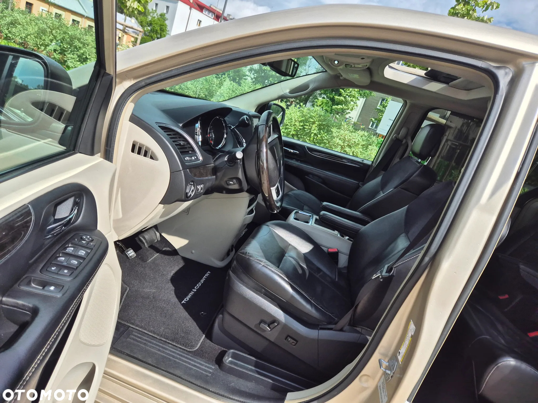 Chrysler Town & Country 3.6 Limited - 10