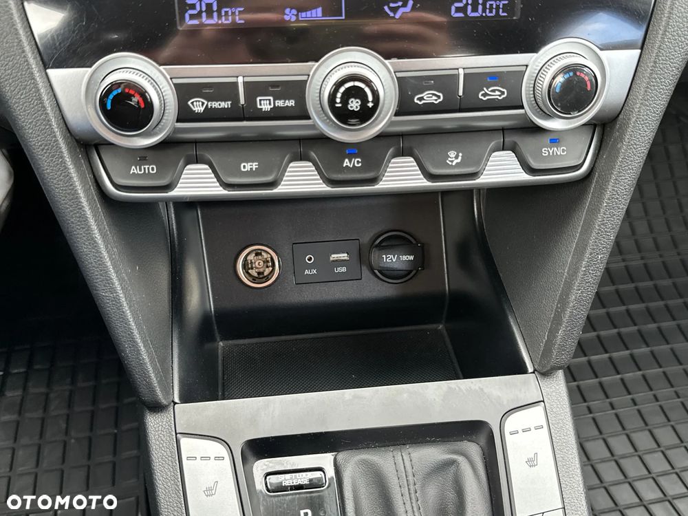 Hyundai Elantra 1.6 Comfort Premiere - 23
