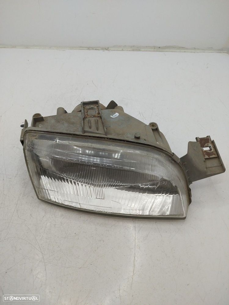 Farol/ Otica Dianteiro Dto Fiat Punto (176_) - 1