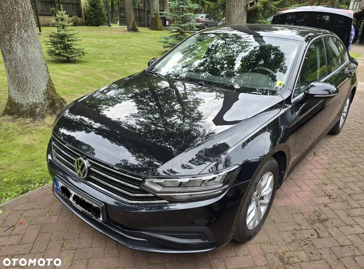 Volkswagen Passat - 1